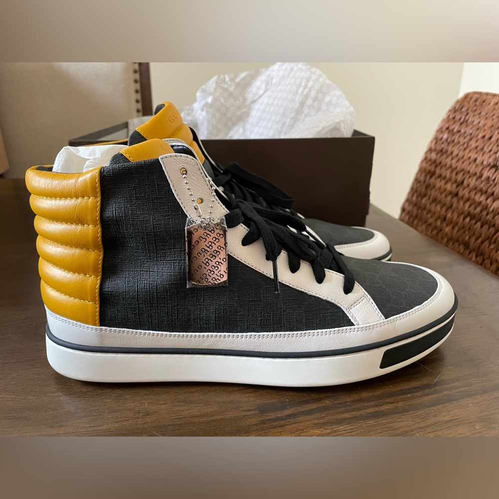 Size 11 men’s shoes